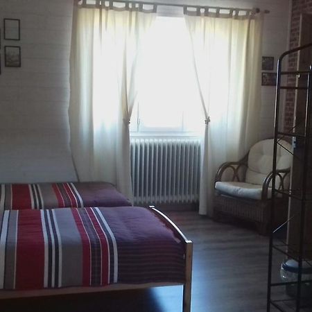 Saint-Pompain Entre Marais Et Gatine Bed & Breakfast エクステリア 写真