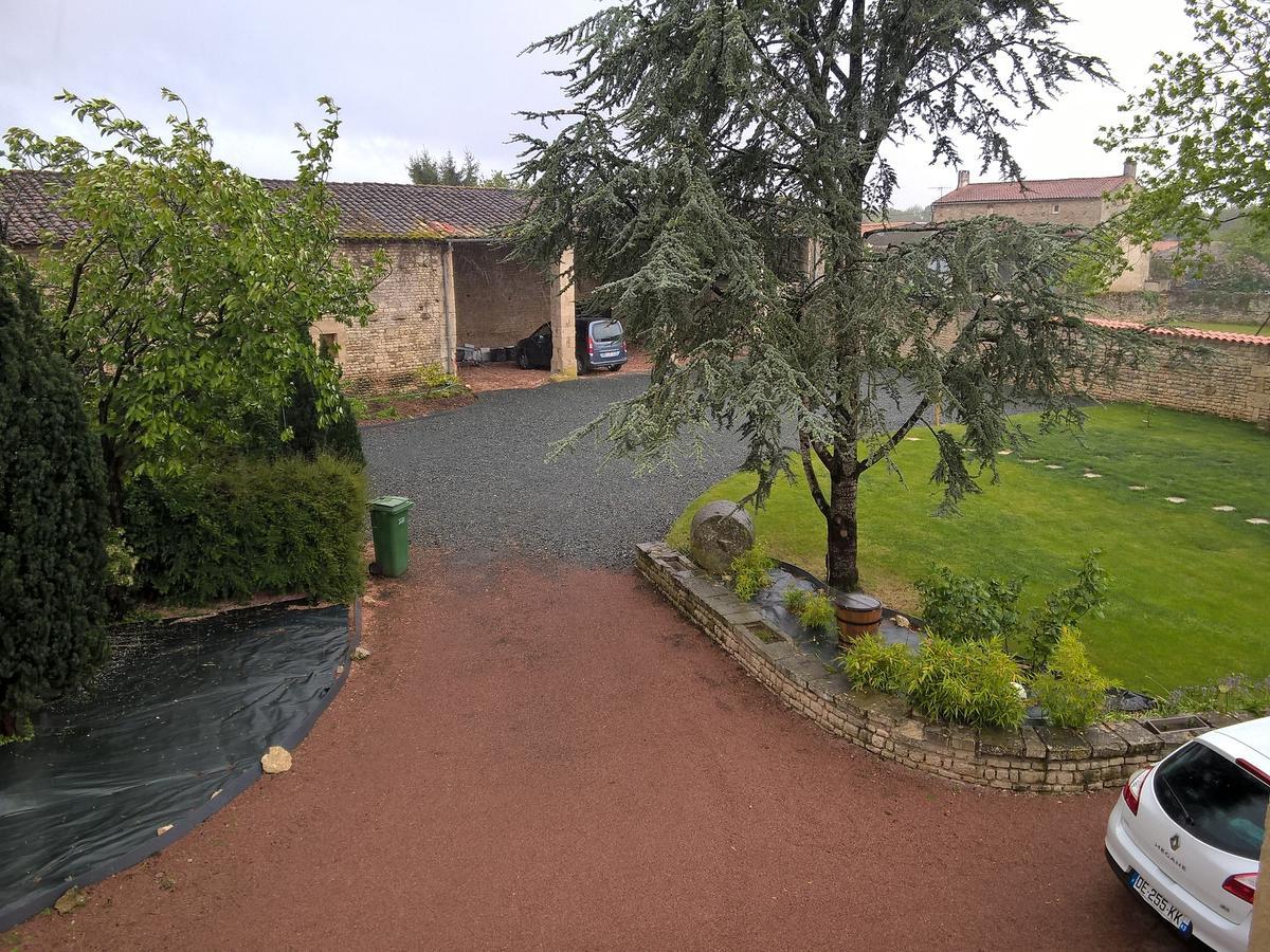 Saint-Pompain Entre Marais Et Gatine Bed & Breakfast エクステリア 写真